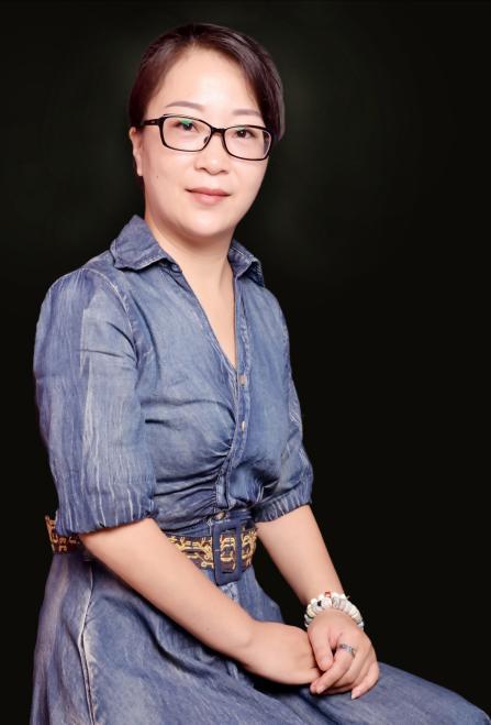 謝婷（國瓷紅葉畫(huà)院研究員）